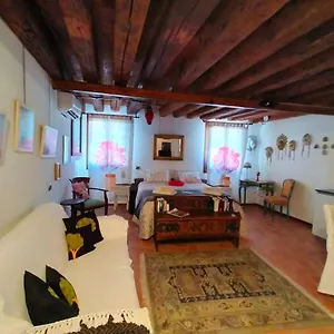 Ai Leoni Venice